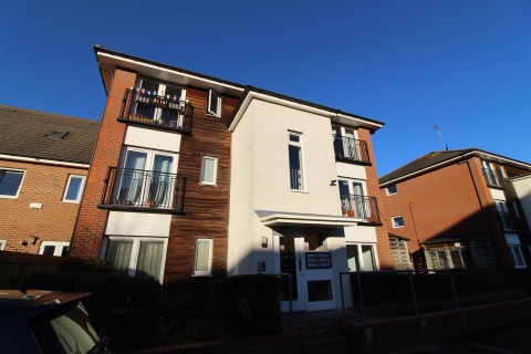 View Full Details for Meadow Way, Caversham, Reading