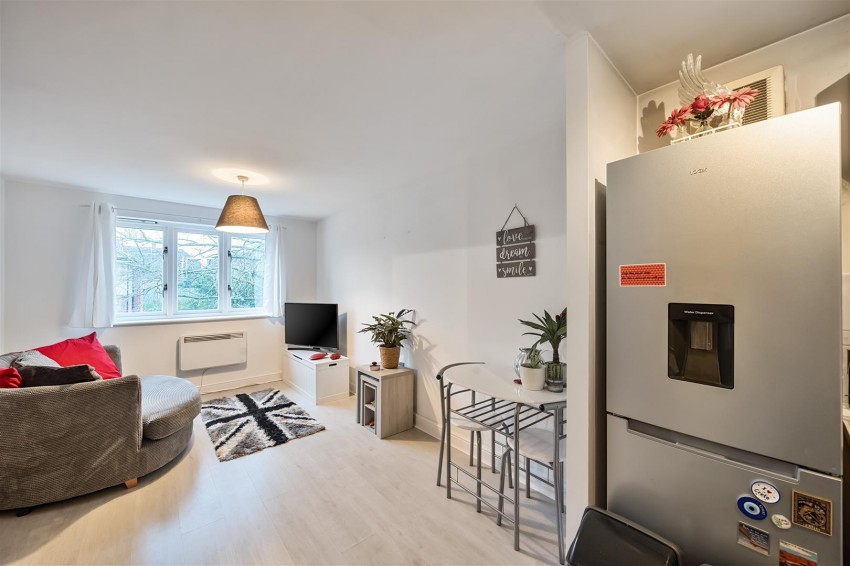 Images for Marshland Square, Emmer Green, Reading