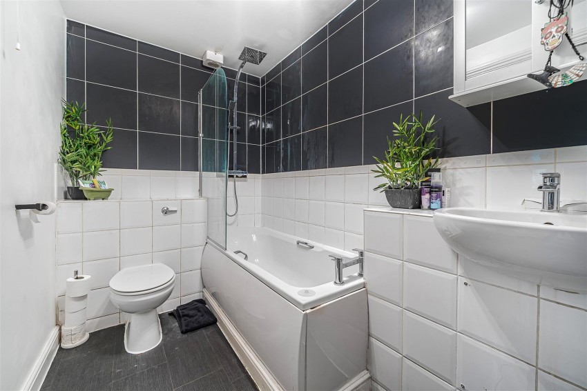 Images for Marshland Square, Emmer Green, Reading