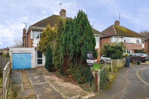 View Full Details for Mayfield Drive, Caversham, Reading