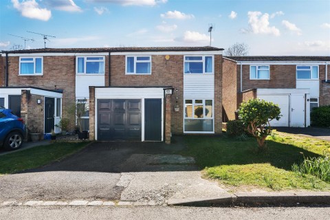 View Full Details for Carisbrooke Close, Caversham, Reading