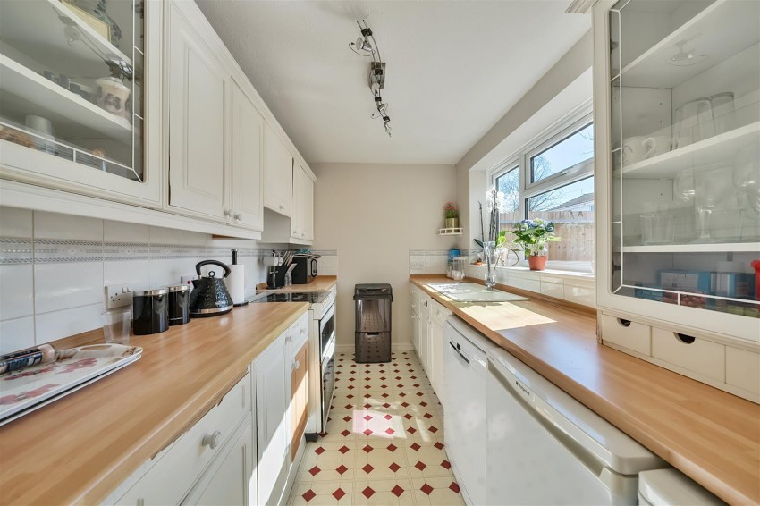 Images for Carisbrooke Close, Caversham, Reading