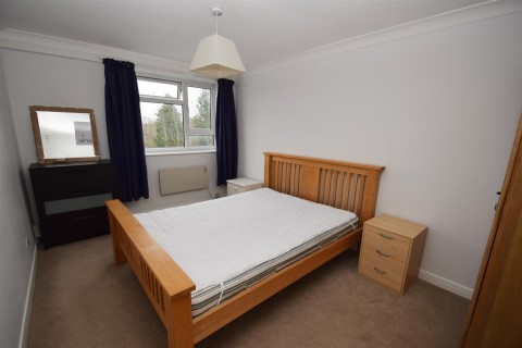 View Full Details for Grove Road, Emmer Green, Reading