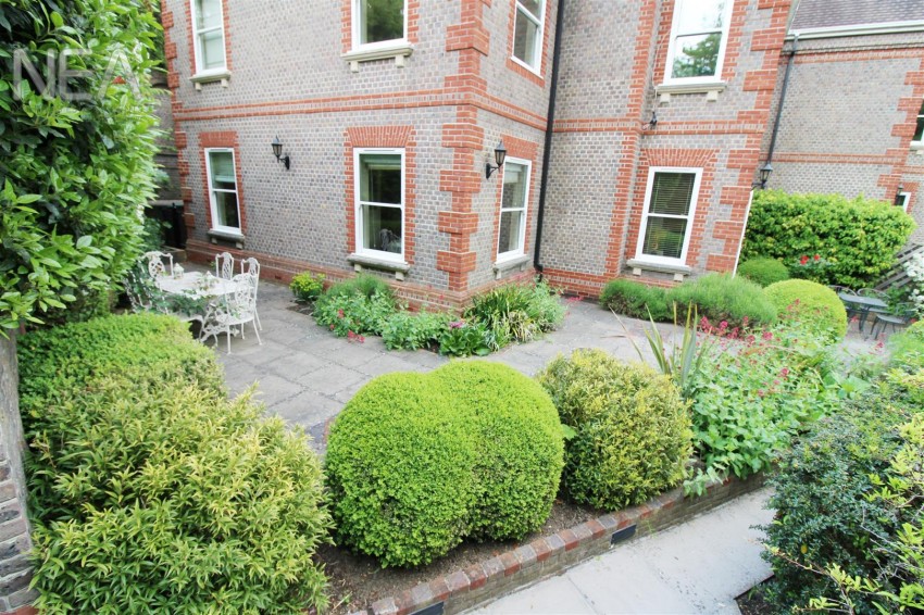 Images for Treetops, Caversham, Reading
