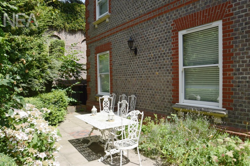 Images for Treetops, Caversham, Reading
