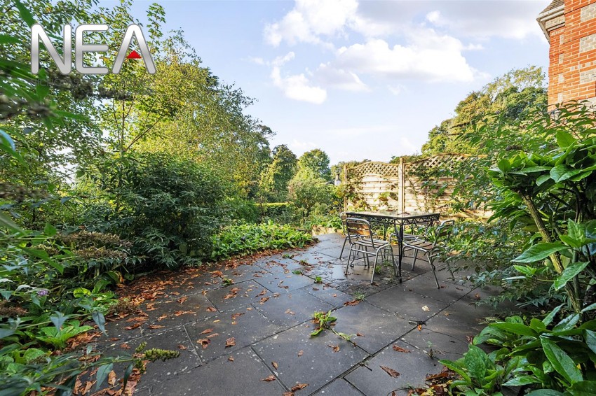 Images for Treetops, Caversham, Reading