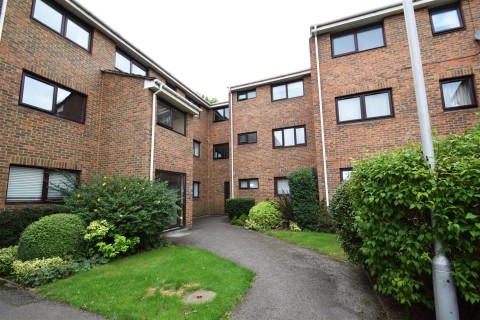 View Full Details for Cardinal Close, Caversham, Reading