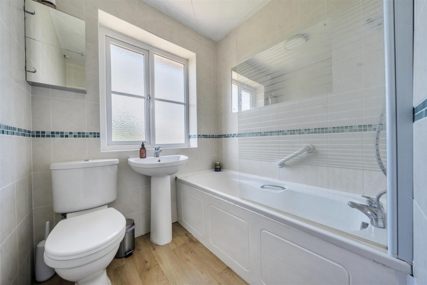 Images for Buckingham Drive, Emmer Green, Reading