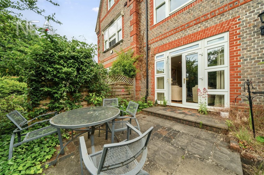 Images for Treetops, Caversham, Reading