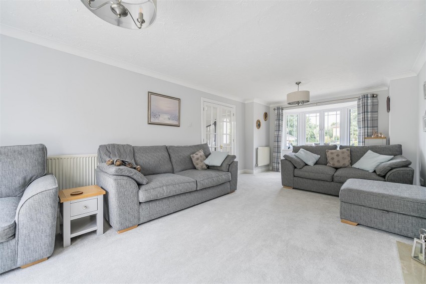 Images for Hunters Chase, Caversham, Reading