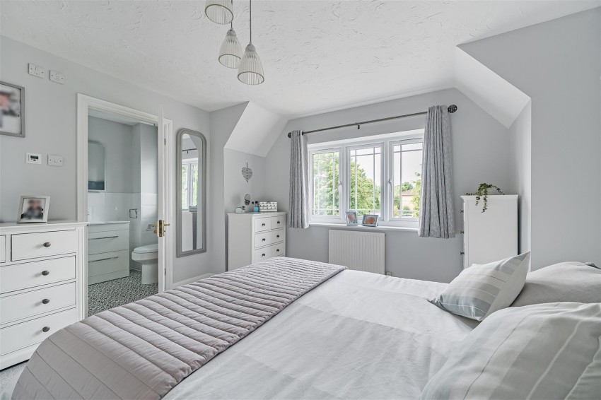 Images for Hunters Chase, Caversham, Reading