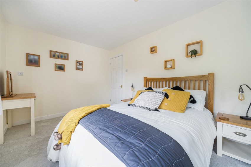 Images for Hunters Chase, Caversham, Reading