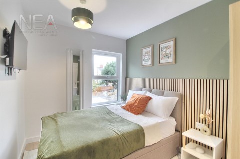 View Full Details for Curzon Street, Reading
