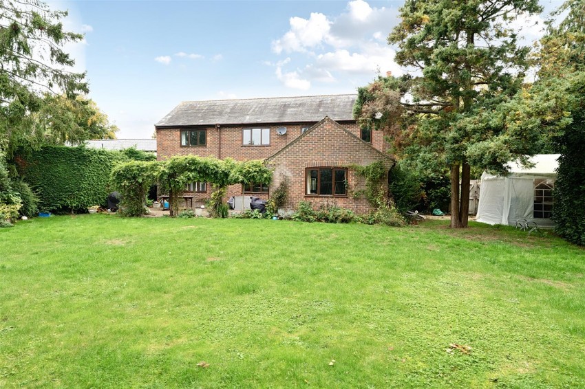 Images for The Hamlet, Gallowstree Common, Reading