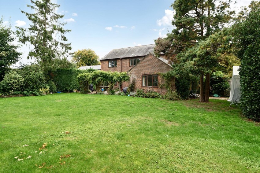 Images for The Hamlet, Gallowstree Common, Reading