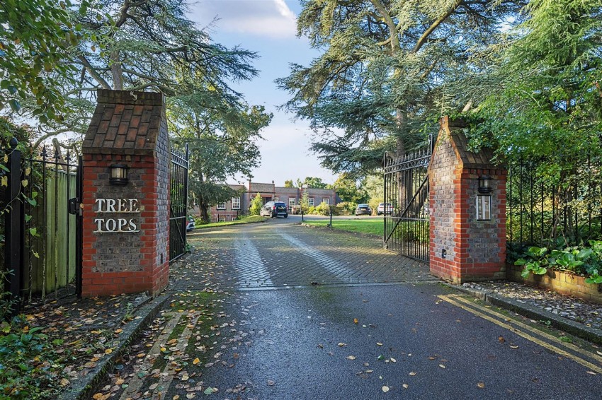 Images for Treetops, Caversham, Reading