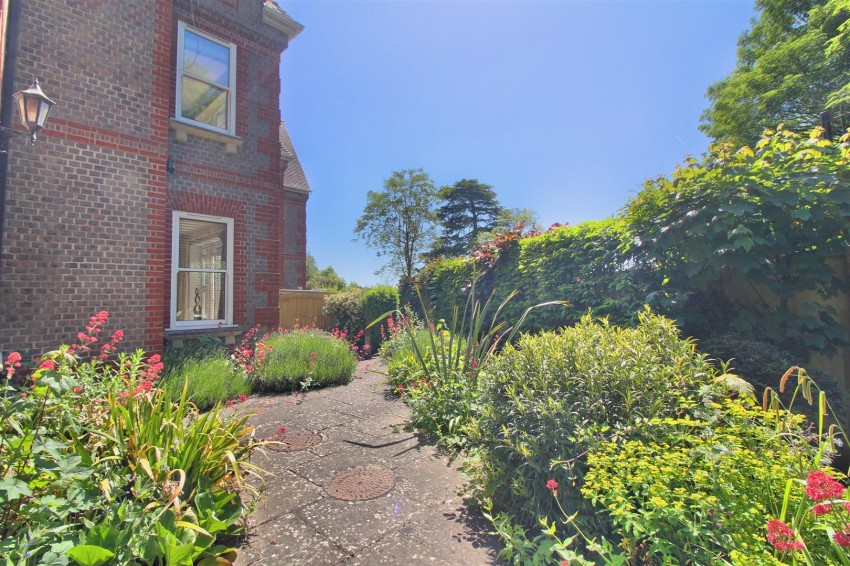 Images for Treetops, Caversham, Reading