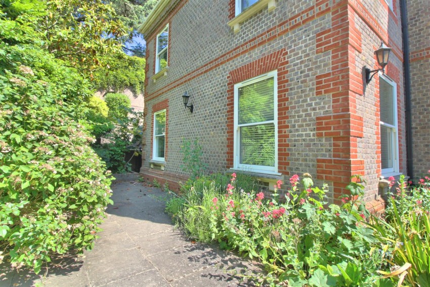 Images for Treetops, Caversham, Reading