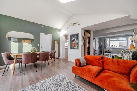 View Full Details for Valentine Crescent, Caversham, Reading