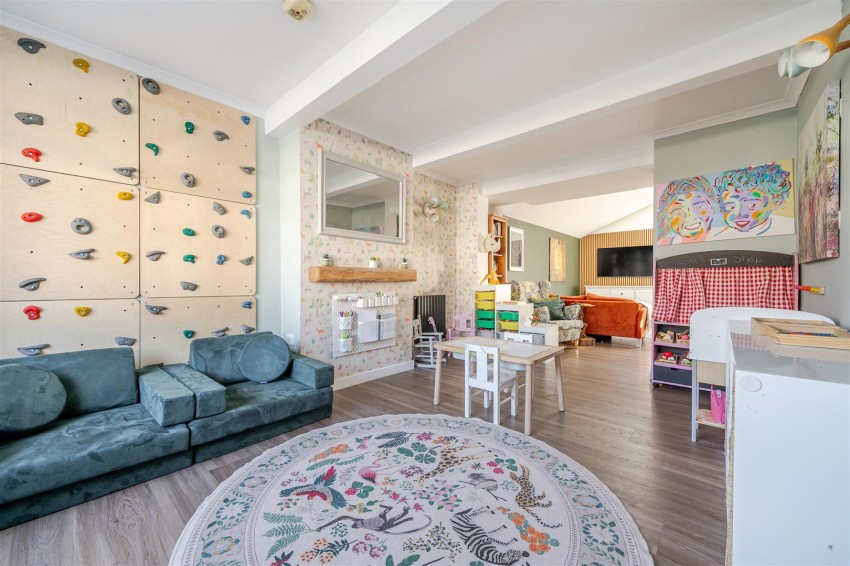 Images for Valentine Crescent, Caversham, Reading