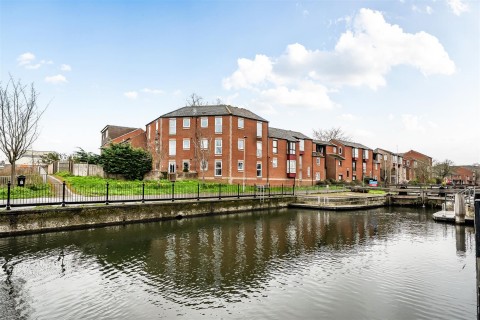 View Full Details for Lock Place, Reading, Berkshire