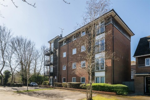 View Full Details for Meadow Way, Caversham, Reading