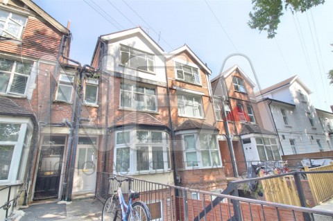 View Full Details for London Road, Reading, Berkshire