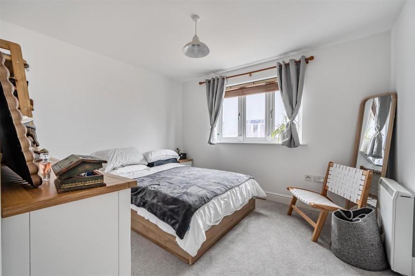 Images for Luscinia View, Napier Road, Reading