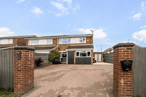 View Full Details for Stirling Close, Caversham, Reading