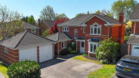 View Full Details for Hunters Chase, Caversham, Reading
