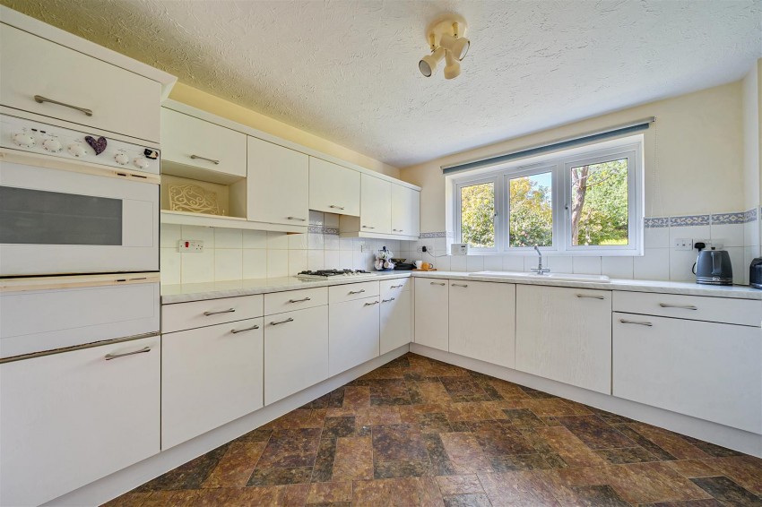 Images for Hunters Chase, Caversham, Reading