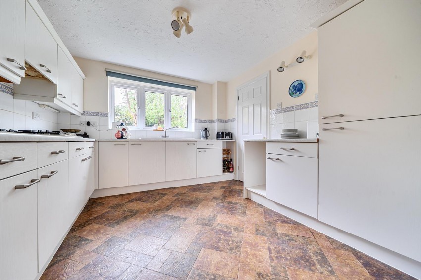 Images for Hunters Chase, Caversham, Reading