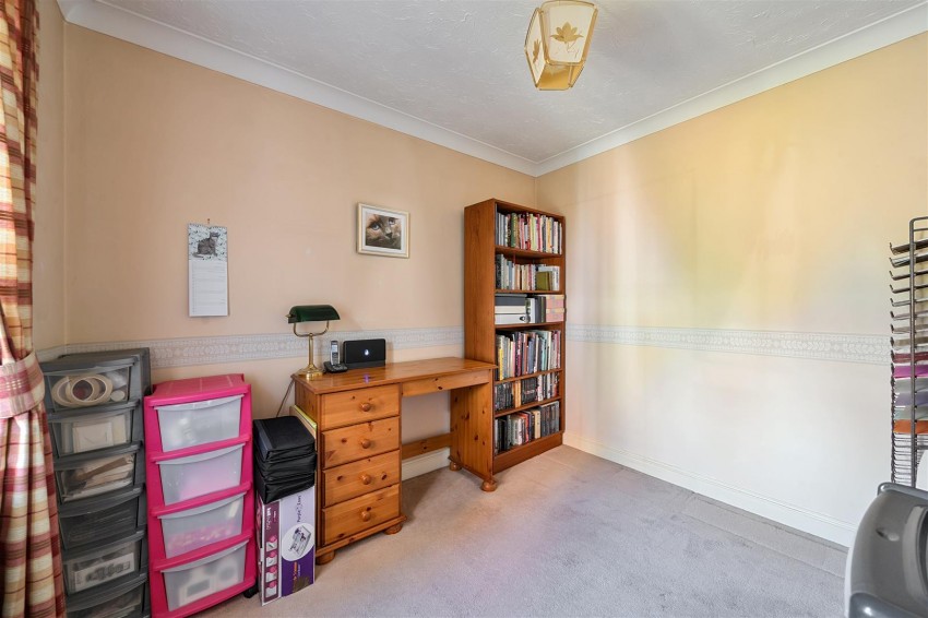 Images for Hunters Chase, Caversham, Reading