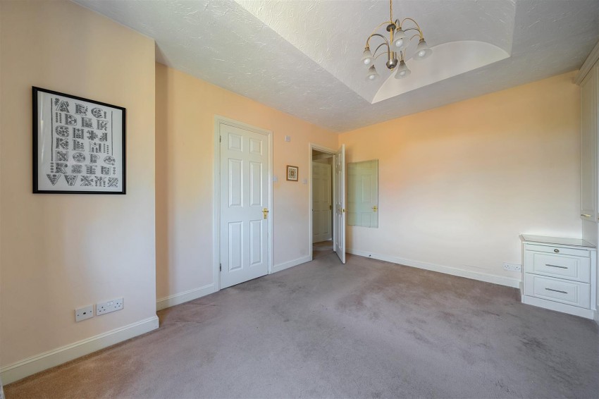 Images for Hunters Chase, Caversham, Reading