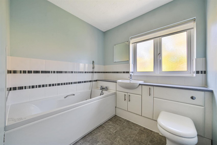 Images for Hunters Chase, Caversham, Reading