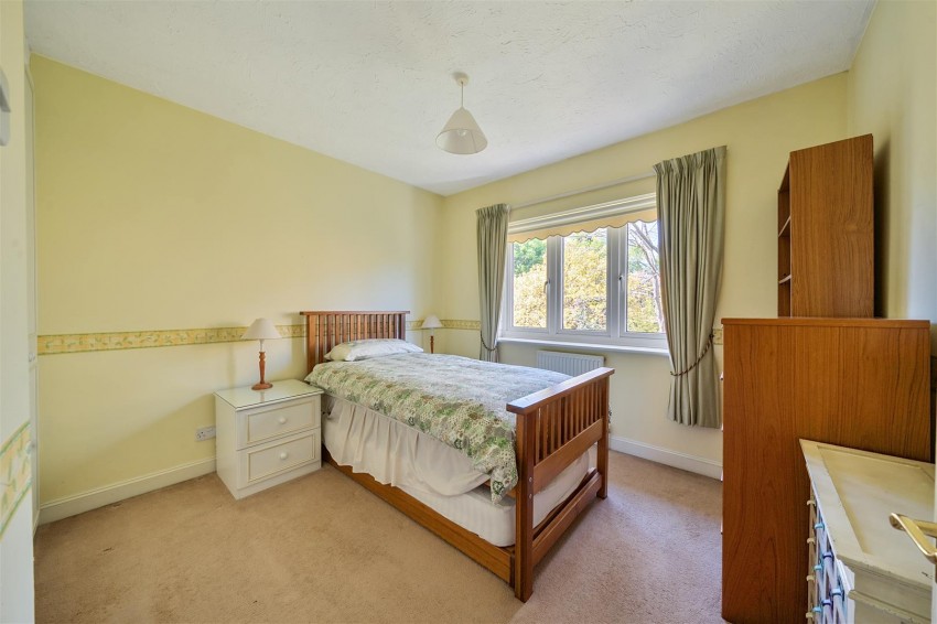 Images for Hunters Chase, Caversham, Reading