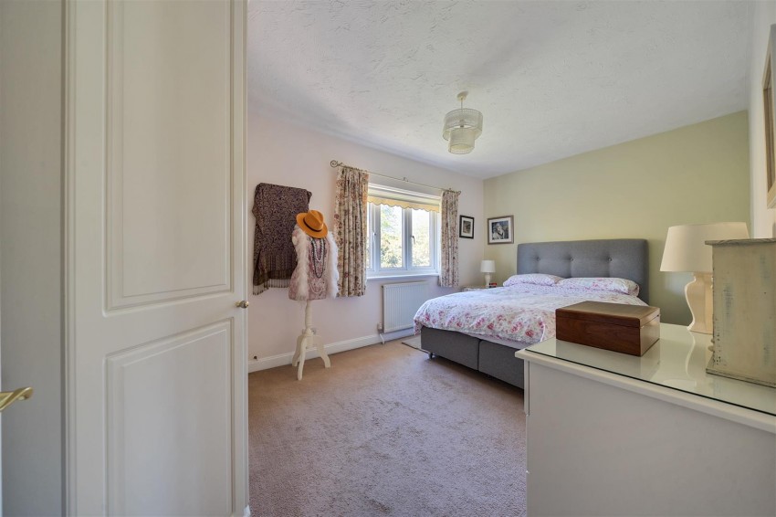 Images for Hunters Chase, Caversham, Reading