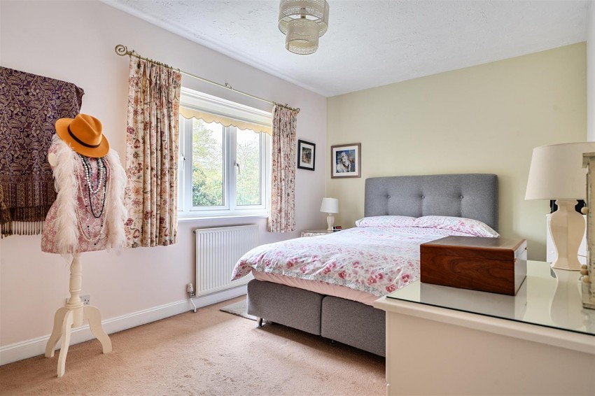 Images for Hunters Chase, Caversham, Reading