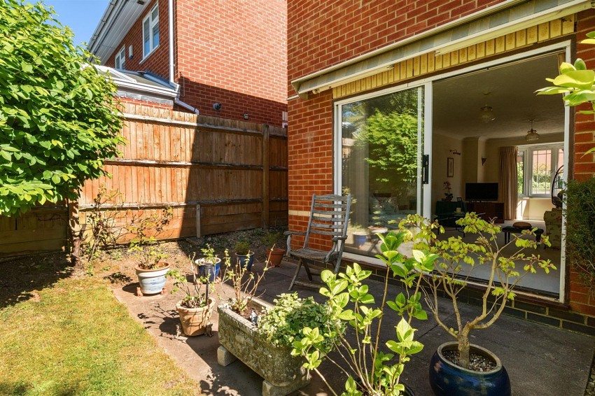 Images for Hunters Chase, Caversham, Reading