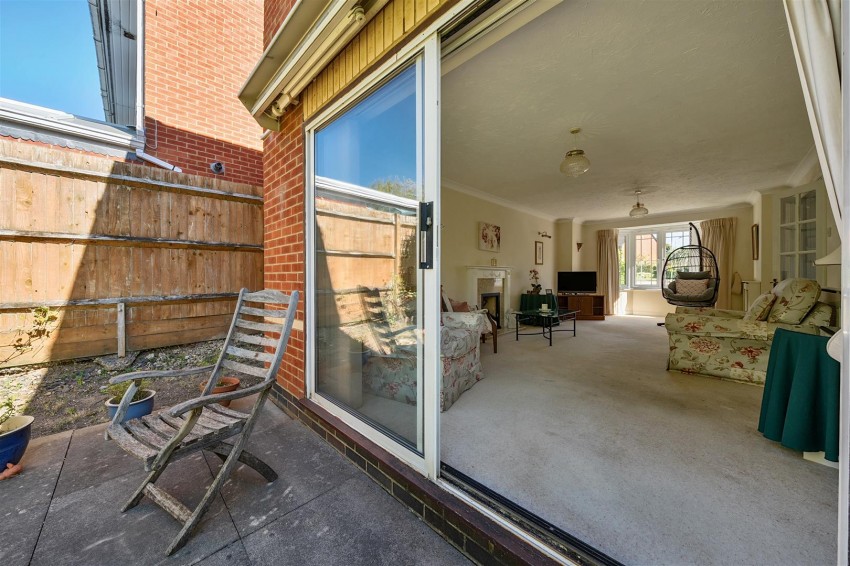 Images for Hunters Chase, Caversham, Reading