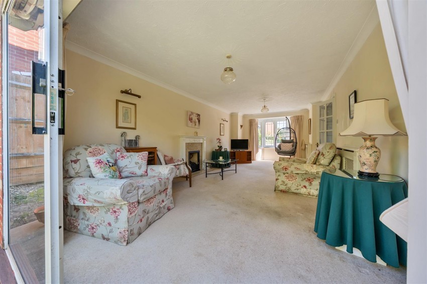 Images for Hunters Chase, Caversham, Reading