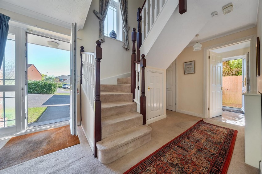 Images for Hunters Chase, Caversham, Reading