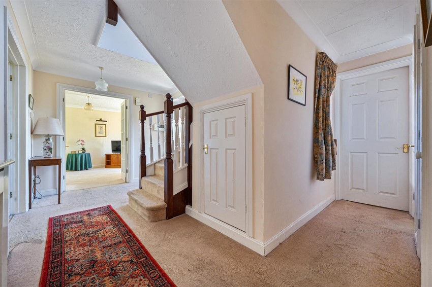 Images for Hunters Chase, Caversham, Reading