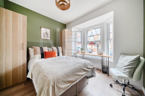 View Full Details for Curzon Street, Reading