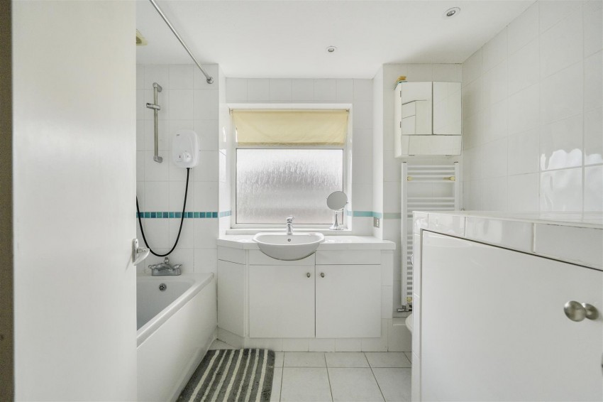 Images for Woodford Close, Caversham, Reading
