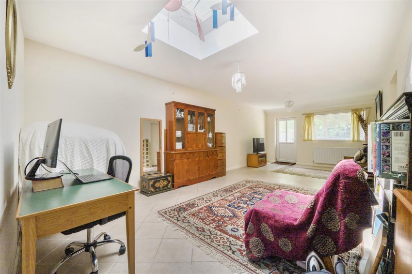 Images for Woodford Close, Caversham, Reading