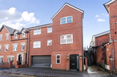 Seller, Cassini House, Caversham, Reading