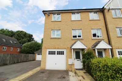 Tenant, Pascal Crescent, Shinfield, Reading